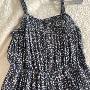 Women’s Small Universal Threads Blue Dress w/ White Flower Print (Has Pockets)!!